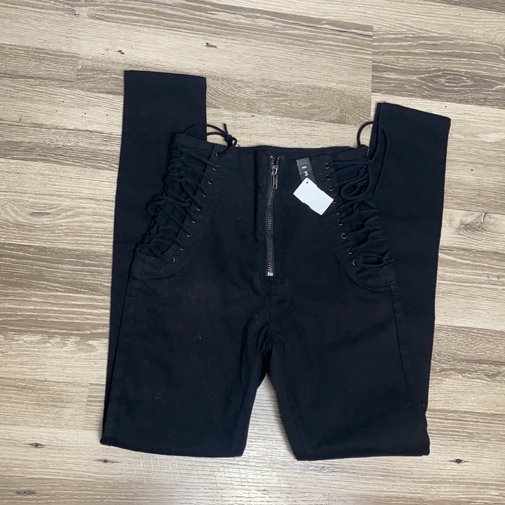 Size 3 The AKIRA Label Margot Lace Up Skinny Jeans - Picture 4 of 6